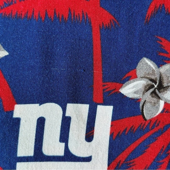 NY Giants Blue Hawaiian Shirt 2XL Sports Apparel Futbol Season Small Pull - Picture 3 of 4